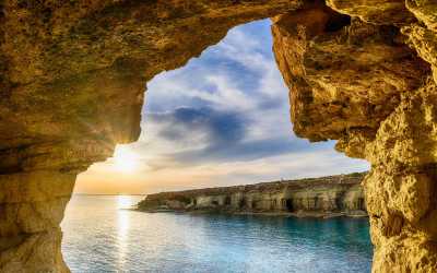 Z Pafos w kierunku Ayia Napa Marathon z Lefkarą, odrobiną wina i oliwy